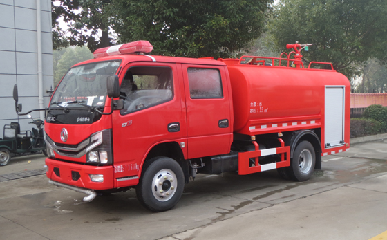 東風(fēng)5噸森林消防車